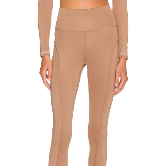 Tan + Lines Doheny Bra and Solana Beach Leggings - Picture 7 of 9